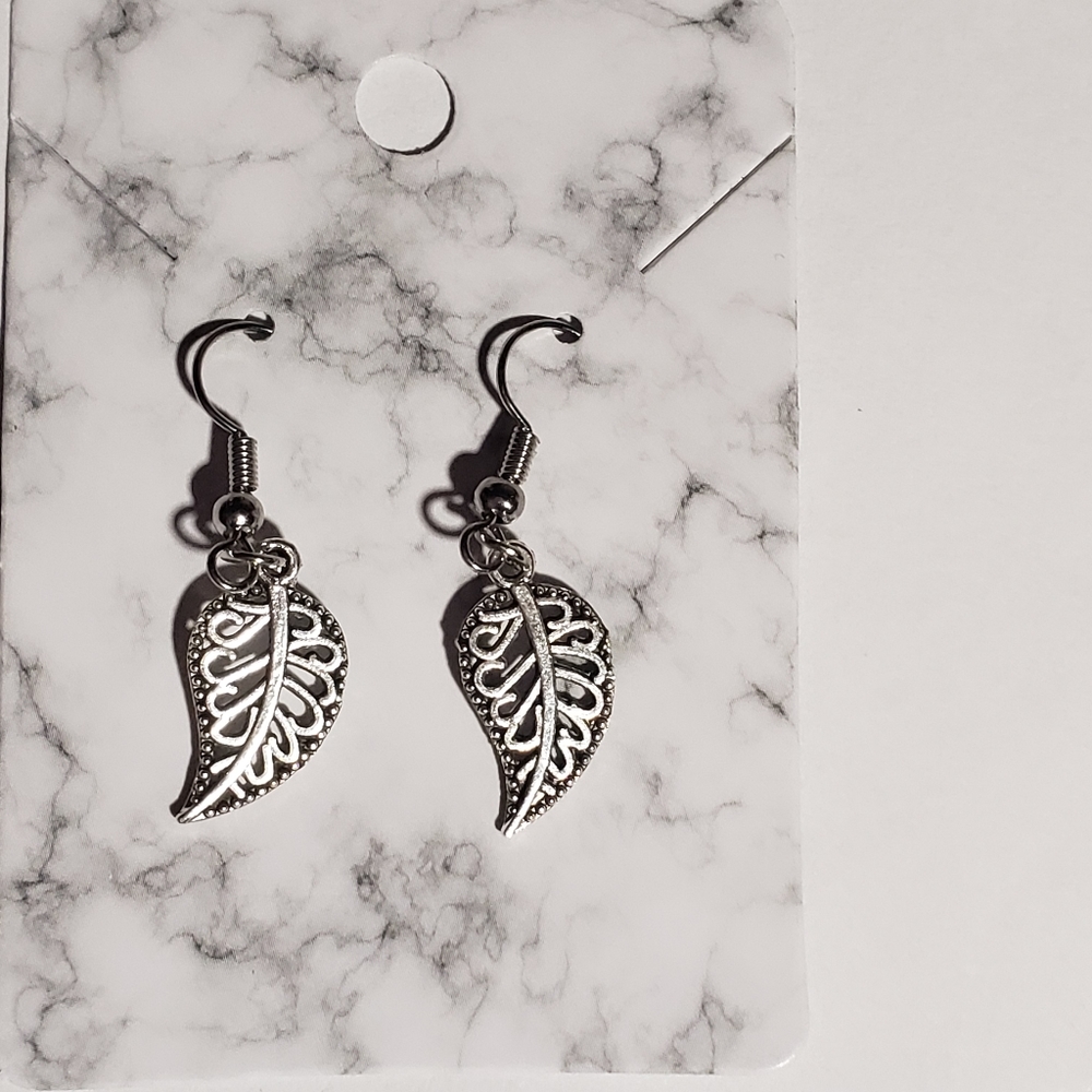 🆕️ Silver Plated Leaf drop earrings